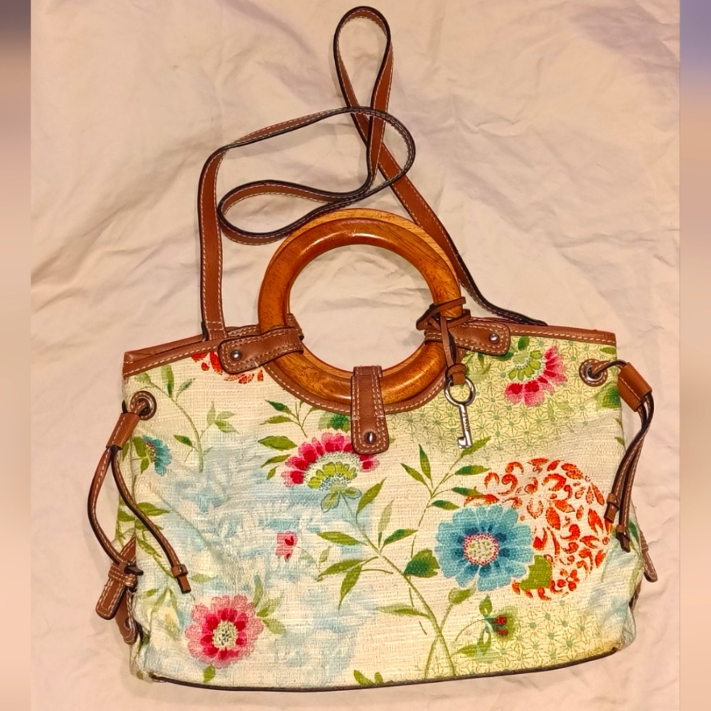 Fossil Floral Purse with Wooden Handle & Key Fob